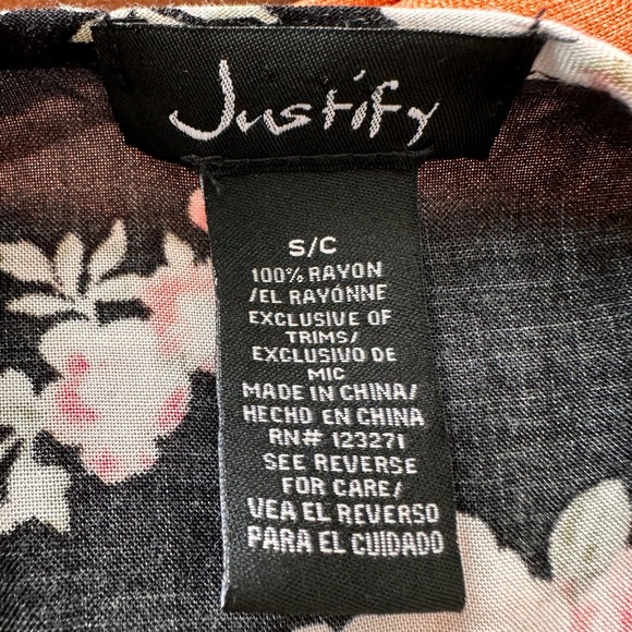 🛍️ Justify Zipper front floral romper shorts.great condition. - Picture 9 of 9